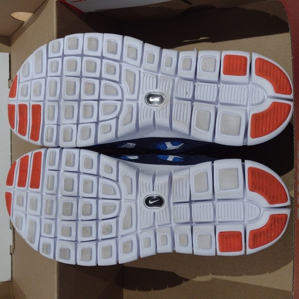 Nike Shoes - Picture 3 of 4